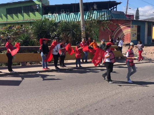 Oposición se toma varias vías en distintos puntos de la capital