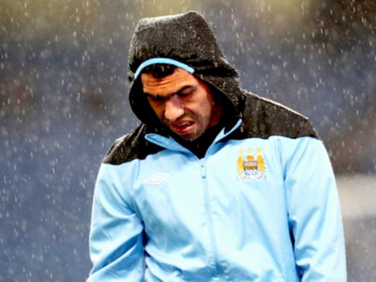 Tevez pierde 14 millones de dólares en conflicto con Manchester City