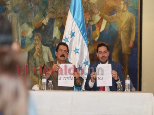 Así estamparon su firma 'Mel” Zelaya y Jorge Cálix para acabar con la crisis legislativa (Foto)