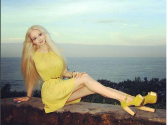 FOTOS: Así luce la barbie humana sin maquillaje