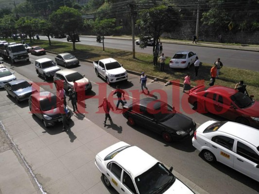 Caos en la capital, las imágenes del masivo paro de transporte