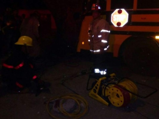 Al menos 15 heridos deja accidente de bus que impactó contra un árbol en Comayagua