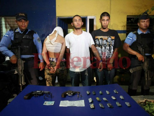 Detienen a tres supuestos miembros de la pandilla 18 en la capital de Honduras