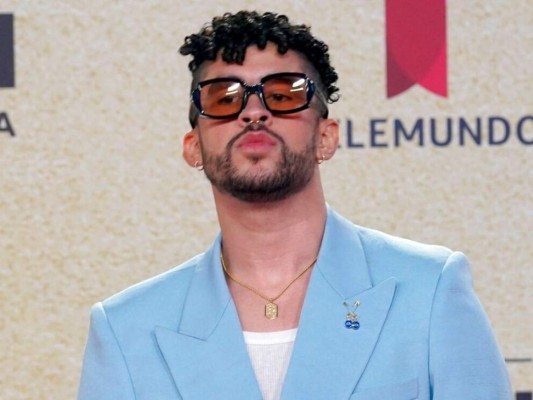 Bad Bunny arrasa con 10 premios y se luce en los Billboard