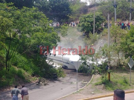 El avión se salió a la calle a inmediaciones de Camosa. Foto EL HERALDO