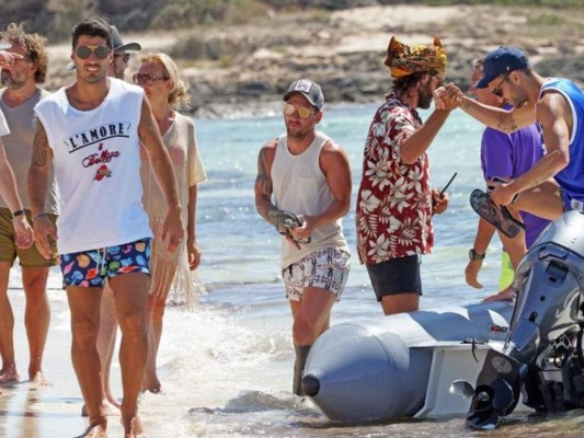 FOTOS: El encuentro de Messi, Fábregas, Luis Suárez y Jordi Alba con su familia en Ibiza
