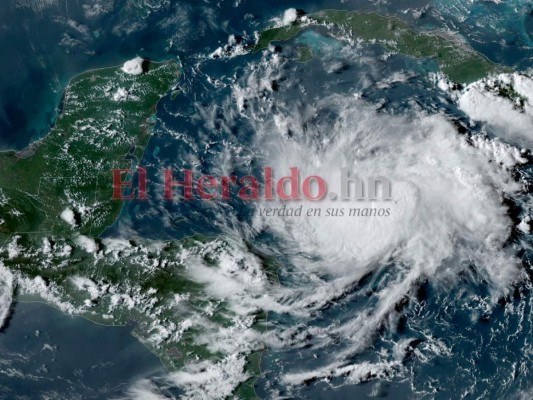 Nana se convertirá en huracán antes de azotar Belice