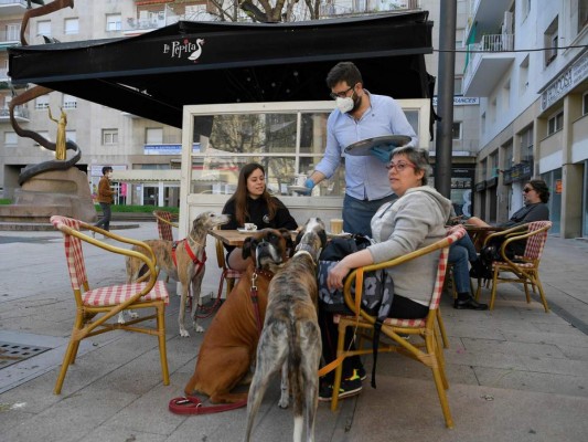Francia y España salen del confinamiento por el coronavirus, que resurge en Asia