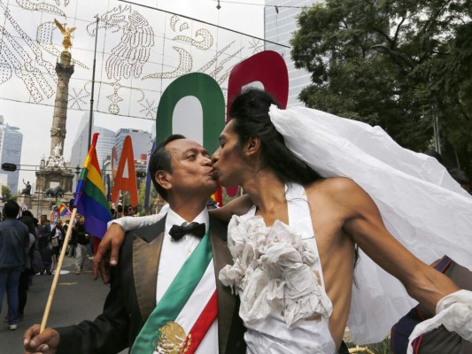 Consulados de México en el mundo podrán casar a homosexuales&nbsp;
