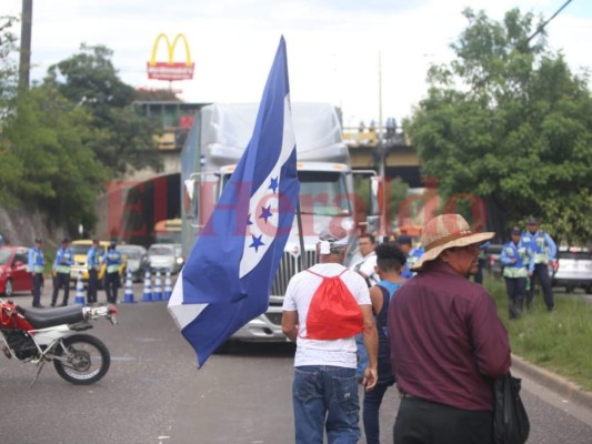 FOTOS: Llega a Tegucigalpa caravana que caminó desde Cortés en apoyo a migrantes