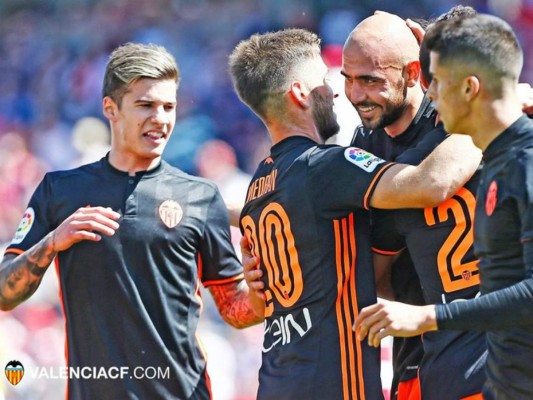 Valencia logra su tercera victoria consecutiva ante el Granada