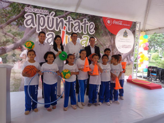 Coca-Cola lanza programa educativo Apúntate a Jugar.
