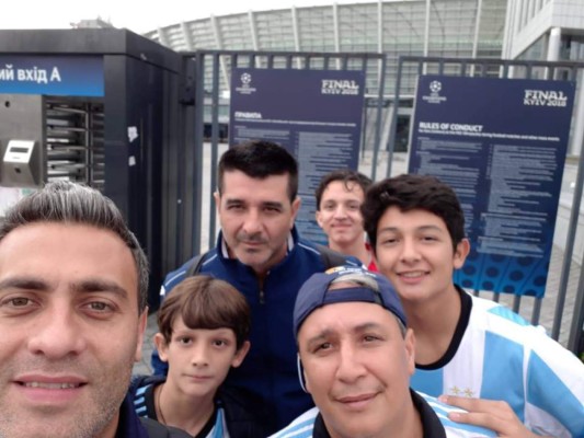 Las fotos de Diego Vazquez, entrenador de Motagua, apoyando a Argentina desde el Mundial Rusia 2018