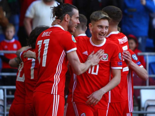Gareth Bale disputa los 90 minutos en la victoria de Gales ante Eslovaquia