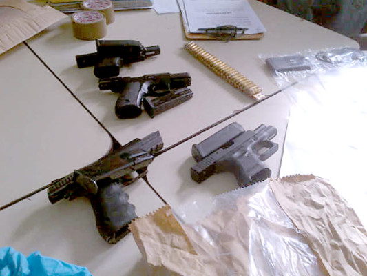 Detienen a policía y mecánico con armas en Tegucigalpa