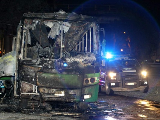 Muere bebé lesionado en ataque de narcos contra autobús en México