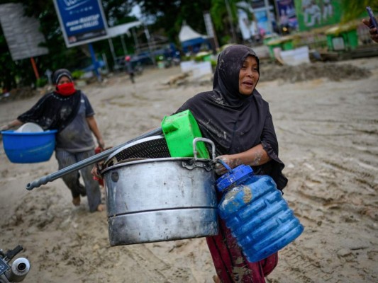 Imágenes de muertes, caos y destrucción por inundaciones en Indonesia