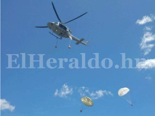 Paracaidistas y estrategias militares presentes en desfiles patrios 2016