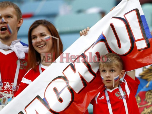 Bellas mujeres despiden los cuartos de final en el Rusia vs Croacia