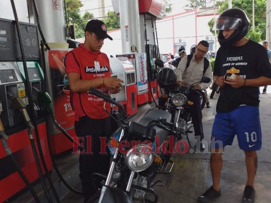 Honduras: Gasolineras ya tienen combustible y se registran largas filas de vehículos