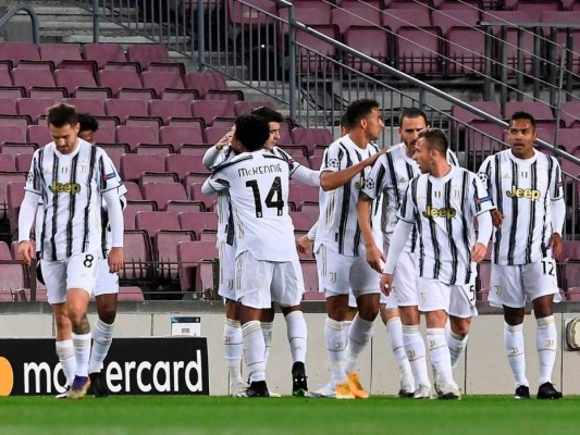 Las imperdibles imágenes del duelo Barcelona-Juventus en el Camp Nou