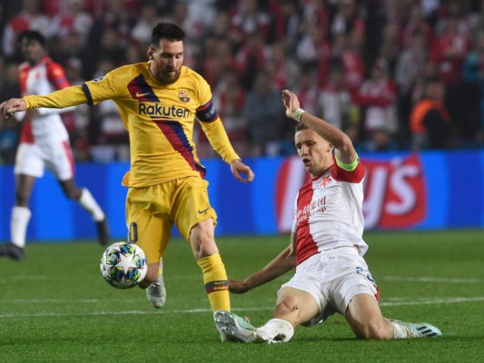 Messi, primer jugador en marcar en 15 Champions League consecutivas