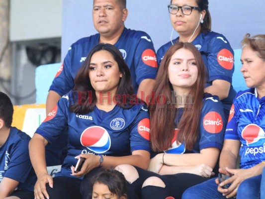 Bellas aficionadas llegaron a presenciar el partido entre Motagua y Platense