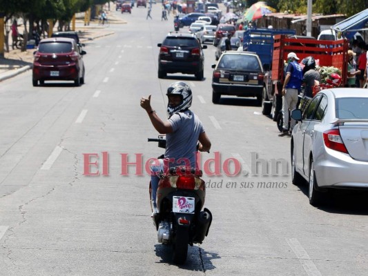 FOTOS: Sin normas de bioseguridad, capitalinos salen a abastecerse