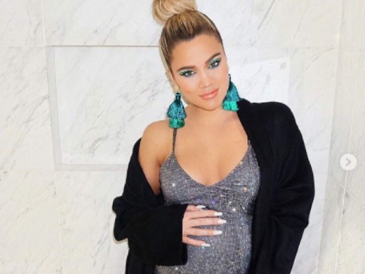 Khloé Kardashian posa en lencería y muestra su avanzado estado de embarazo