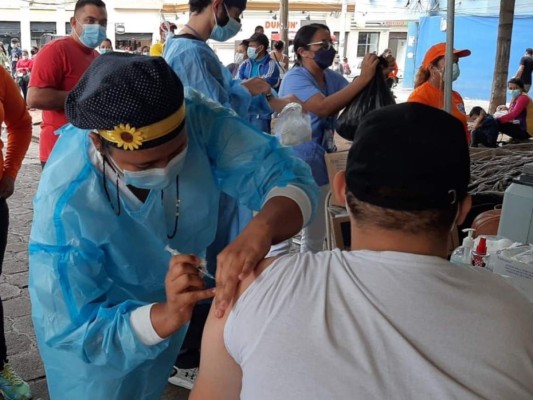 Aplicarán tercera dosis anticovid a partir de la próxima semana en Honduras