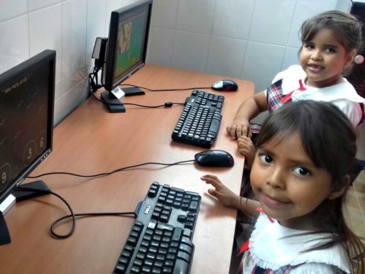 Por su apoyo a la educación prebásica Fundación Ficohsa recibe reconocimiento