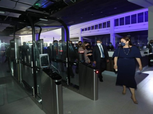 Así fue la histórica inauguración del aeropuerto internacional de Palmerola (Fotos)