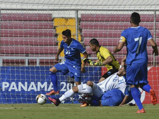 Selección de Honduras vence a El Salvador con doblete de Rubilio Castllo en la Copa Centroamericana