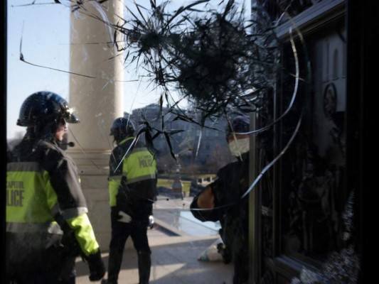 FOTOS: Los destrozos que dejó la invasión de partidarios de Trump al Capitolio