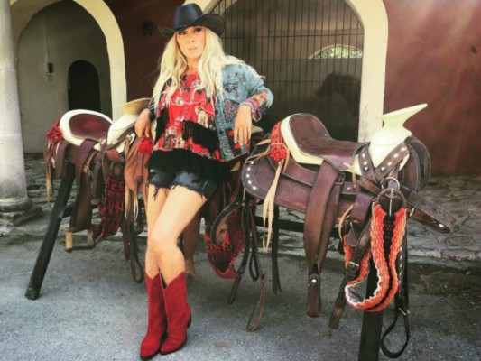 Yuri está libre de cáncer y explica lo que sucedió con foto que la mostraba en quimios