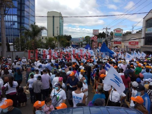 En imágenes: Nacionalistas dicen 'no al aborto' en concurrida movilización