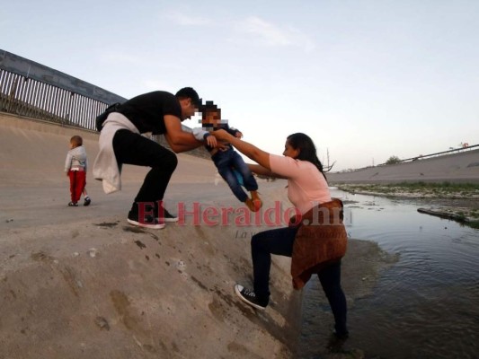 Fotos: Bajo condiciones inhumanas deambulan migrantes hondureños en Ciudad Juárez, México