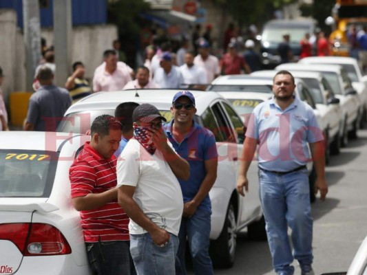 Caos en la capital, las imágenes del masivo paro de transporte