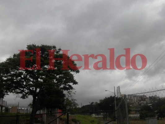 Ingreso de onda tropical dejará fuertes lluvias con actividad eléctrica en Honduras