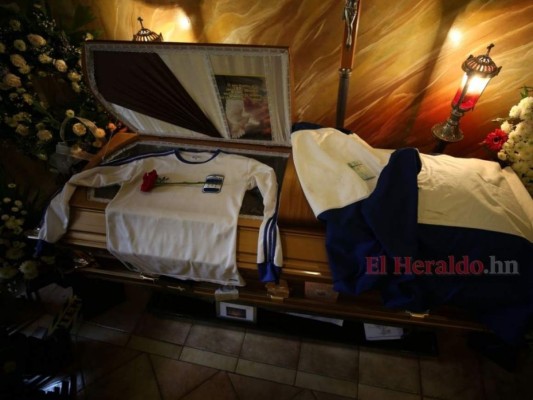 Así fue la caravana que trasladó a Chelato Uclés a la Basílica de Suyapa