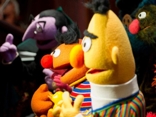 ¿Beto y Enrique de Plaza Sésamo son gay? El debate vuelve a EEUU