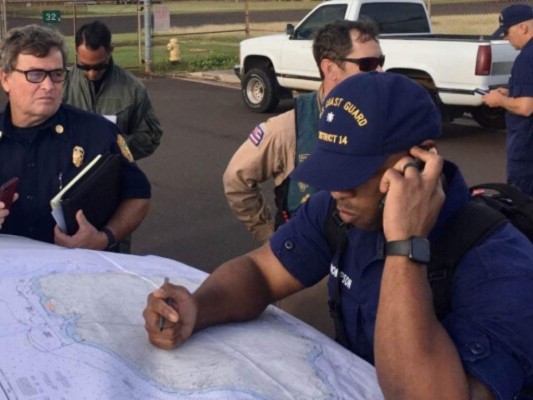 Hallan restos de helicóptero accidentado en Hawái con siete personas a bordo