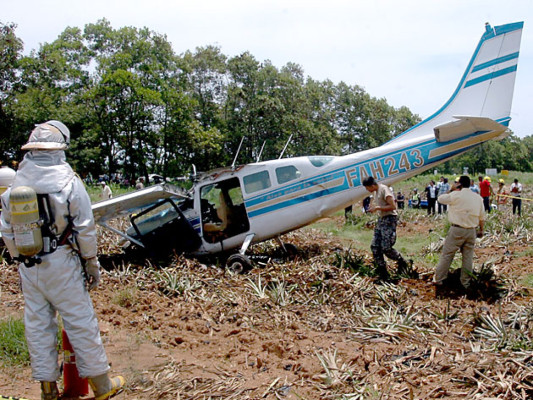 Un herido tras estrellarse avioneta de la Fuerza Aérea de Honduras en La Ceiba