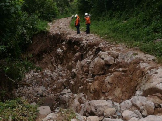Intransitable paso vehicular en varios sectores del país