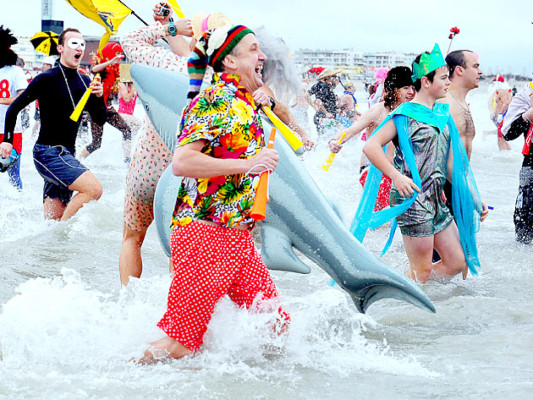 El mundo saluda al 2012 y dice adiós a un difícil año viejo