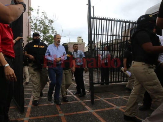 FOTOS: Así fue el traslado de los diez implicados en el desfalco al IHSS hacia los Juzgados Anticorrupción