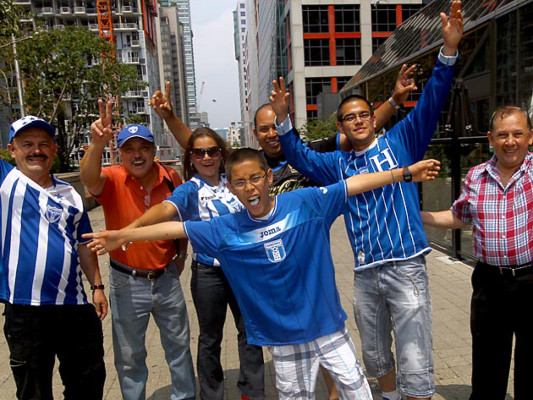 Los aficionados catrachos se hicieron presentes en Toronto
