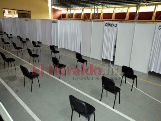 FOTOS: Así luce el centro de triaje en la Universidad Católica que abrirá este lunes