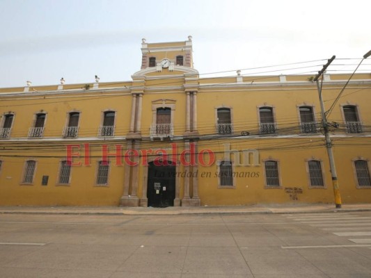 Sin consulta externa: desolados lucen hospitales en plena pandemia (FOTOS)