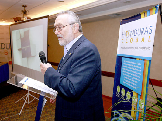 Salvador Moncada diserta a empresarios